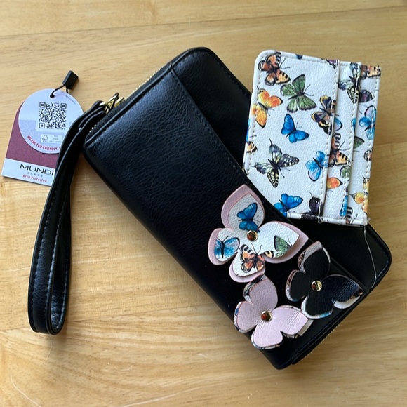NWT MUNDI black accordion butterfly wristlet wallet w/card holder - Picture 1 of 15